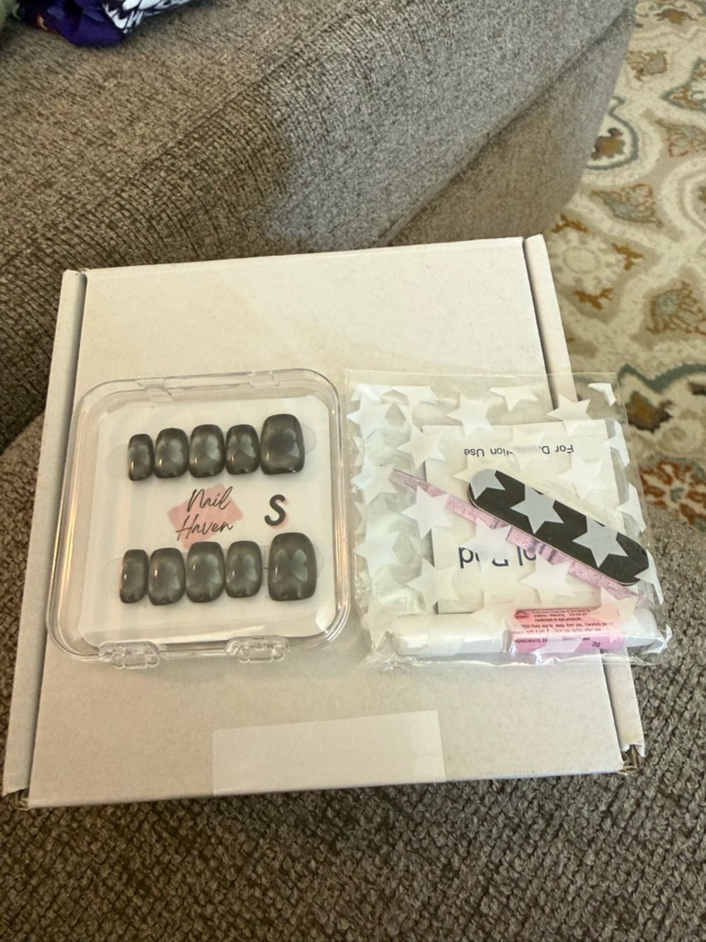 Gray Press-On Nail Set with Star Nail File
